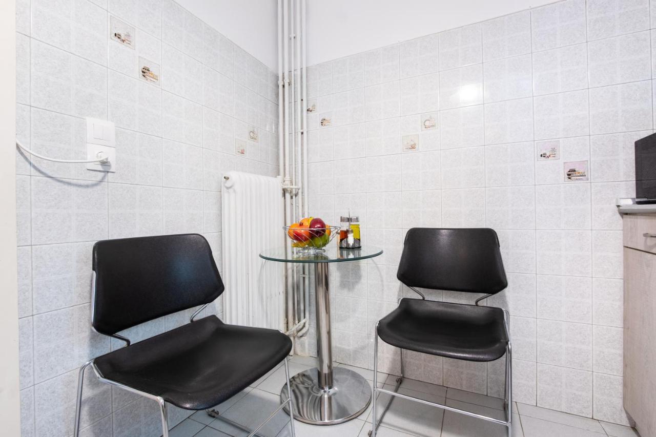 Modern Near Center Apartment *