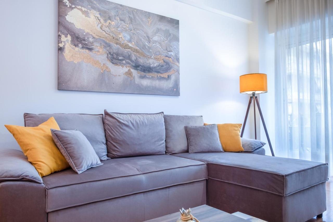 Modern Near Center Apartment *