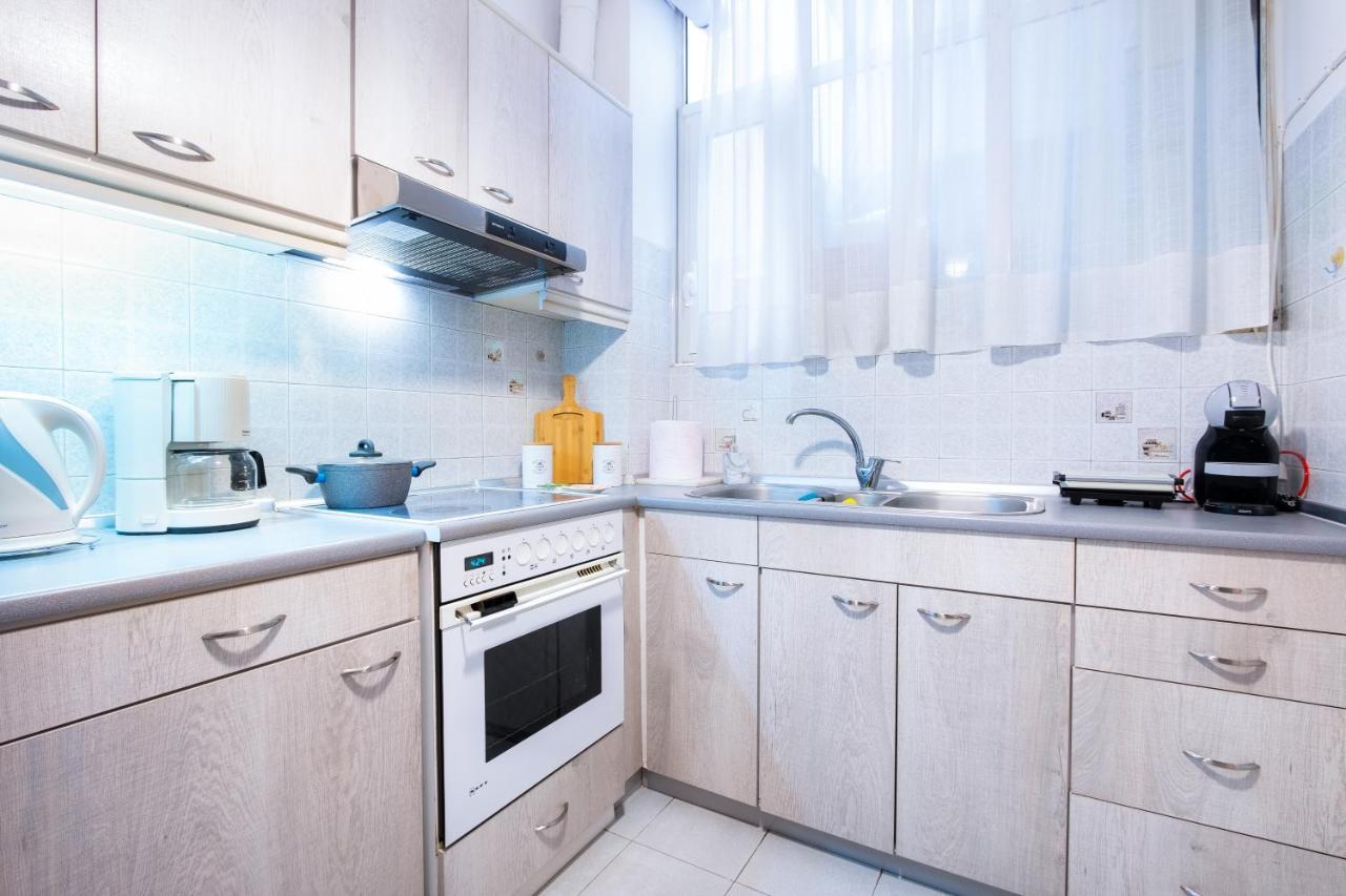Modern Near Center Apartment *