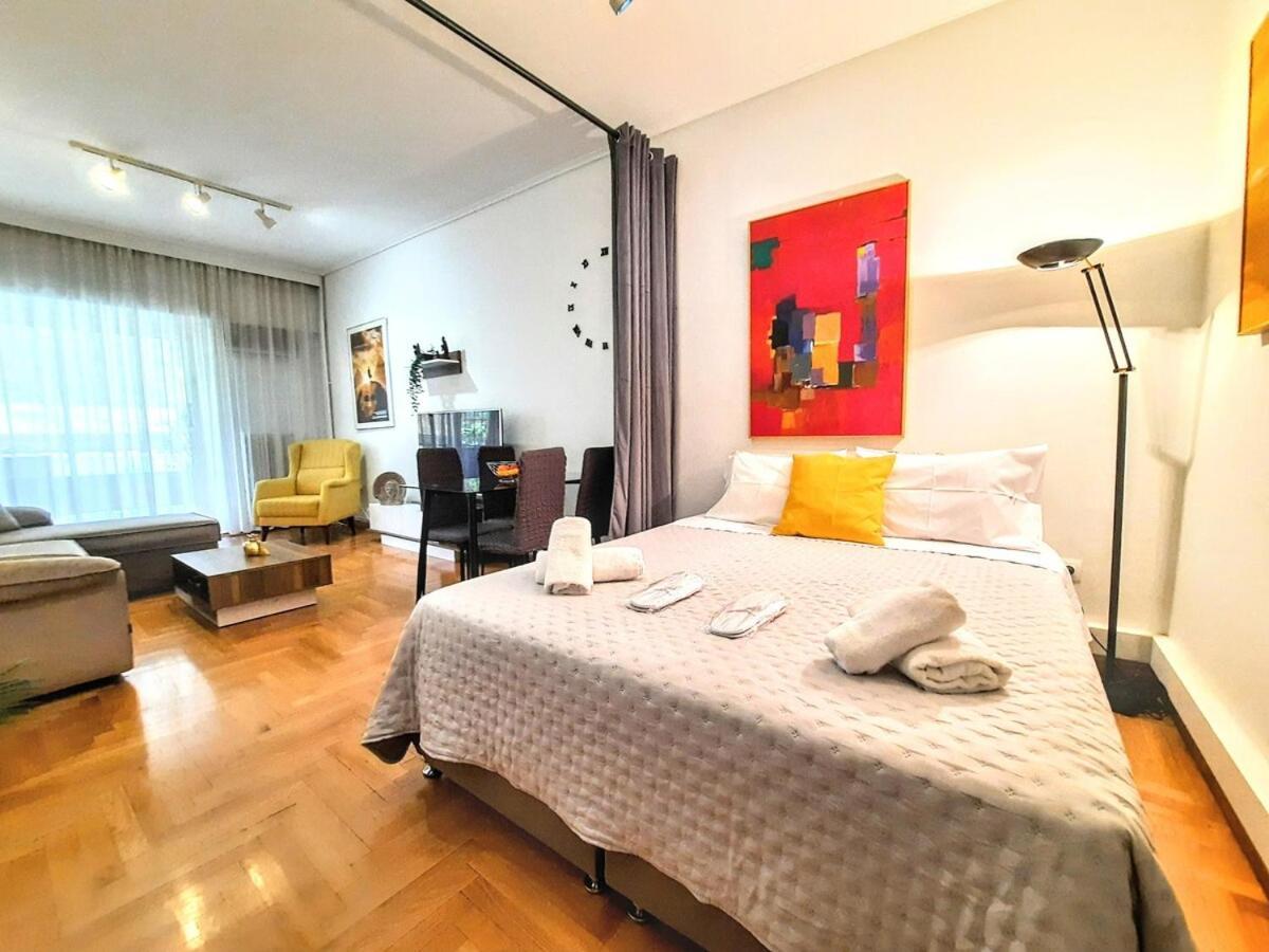 Modern Near Center Apartment *